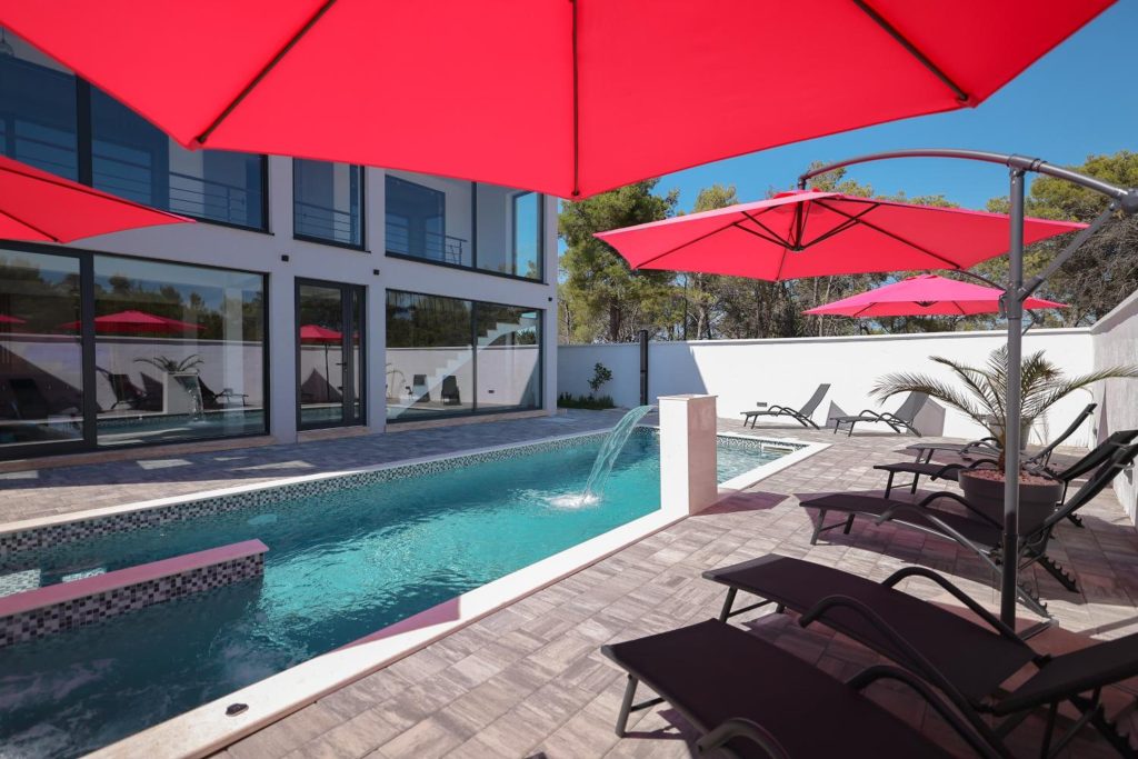 Pool and sun terrace